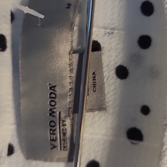 Blouse by vero moda Never use - Picture 2 of 2